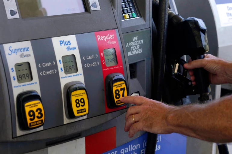 با جهش قیمت بنزین در آمریکا، قیمت نفت 4 درصد افزایش یافت