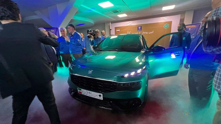 « ری را » محصول جدید ایران خودرو، با حضور وزیر صمت رونمایی شد