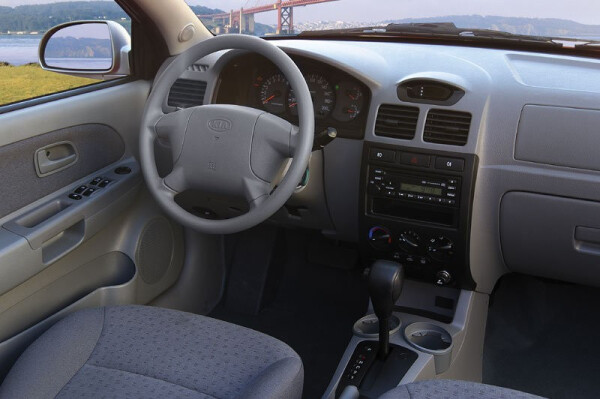 داخل کابین ریو اتوماتیک.jpg